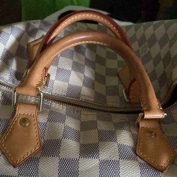 Beautiful Louis Vuitton Speedy 30 Handbag. - Picture 11 of 16